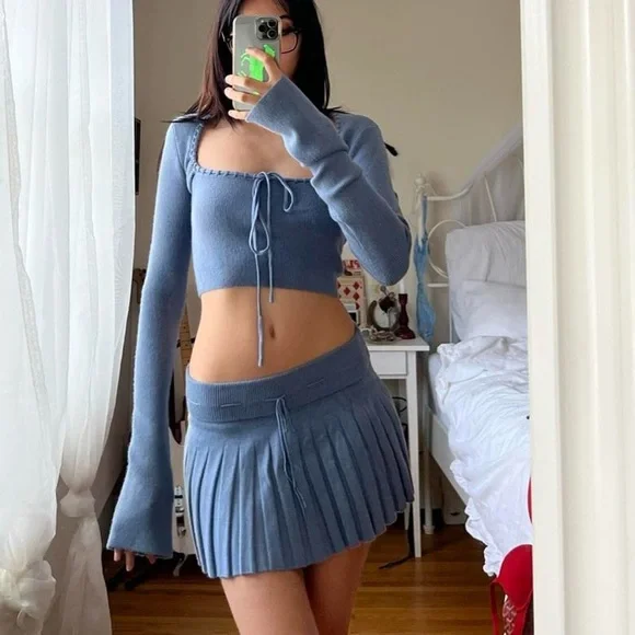 Guizio set long sleeve crop top and baby Blue Pleated mini Skirt knit - Picture 2 of 14